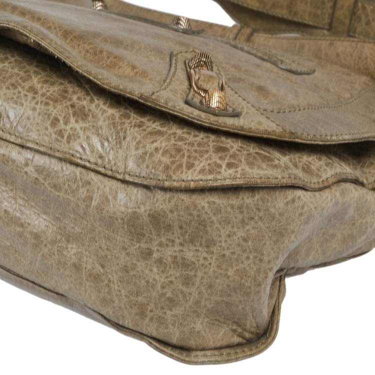 Pre Owned Balenciaga Dolma Leather RGH Folk Messenger Bag
