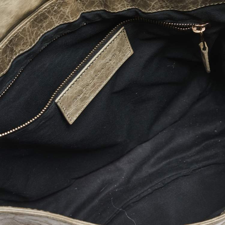 Pre Owned Balenciaga Dolma Leather RGH Folk Messenger Bag