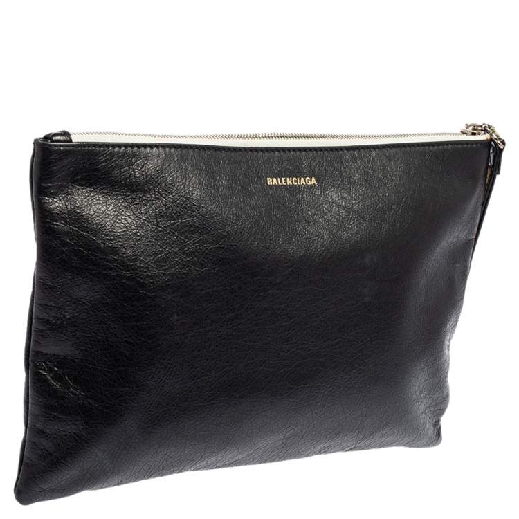 مملوكة مسبقًا Balenciaga Black Leather Clutch 