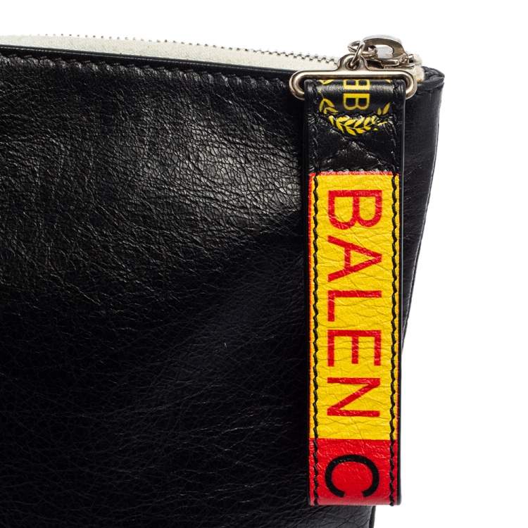 مملوكة مسبقًا Balenciaga Black Leather Clutch 