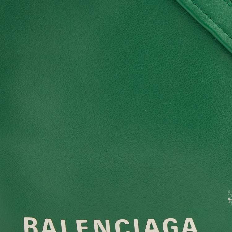Pre Owned Balenciaga Green Leather Triangle Zip Clutch
