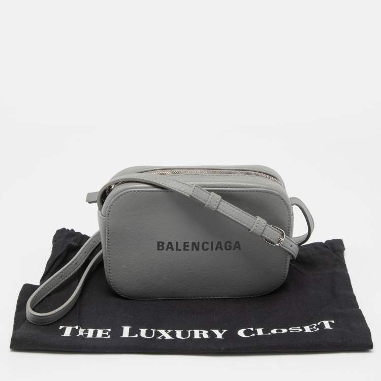 Pre Owned Balenciaga Grey Leather Logo XS Everyday Camera Bag