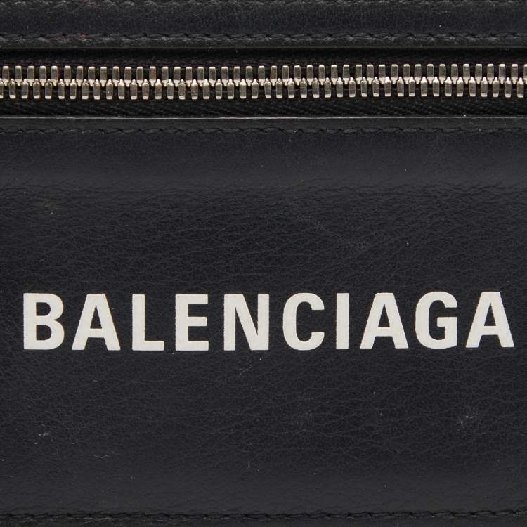 مملوكة مسبقًا Balenciaga Black Leather Zip Card Holder