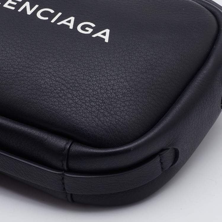 Pre Owned Balenciaga Black Leather Everyday Camera Bag