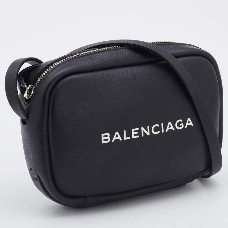 Pre Owned Balenciaga Black Leather Everyday Camera Bag