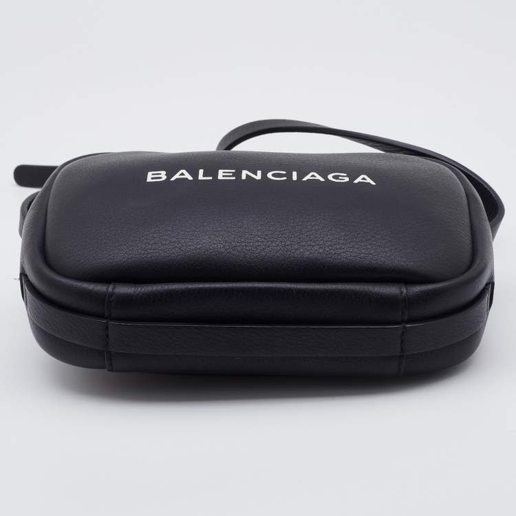 Pre Owned Balenciaga Black Leather Everyday Camera Bag