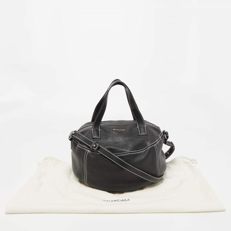 Pre Owned Balenciaga Black Leather Round Air Hobo