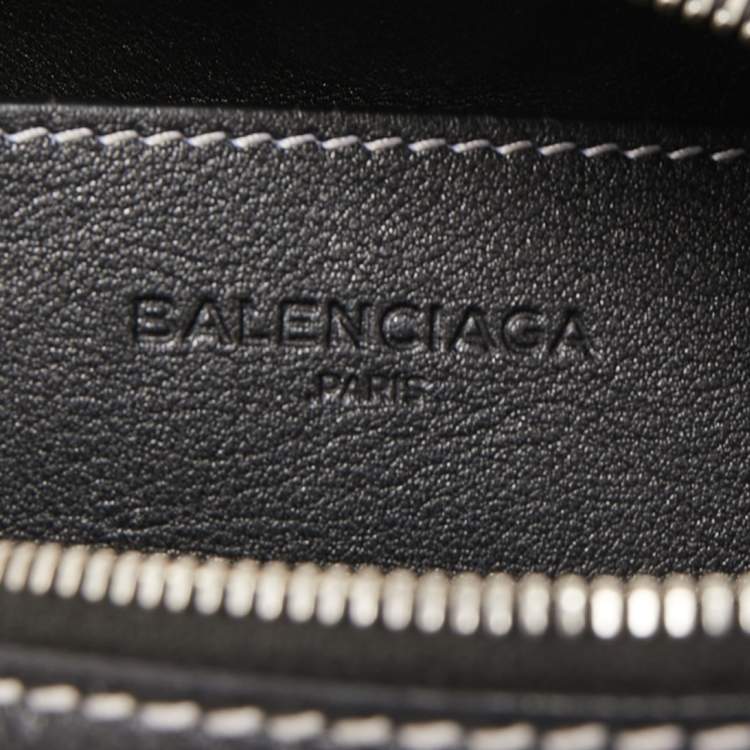 Pre Owned Balenciaga Black Leather Round Air Hobo