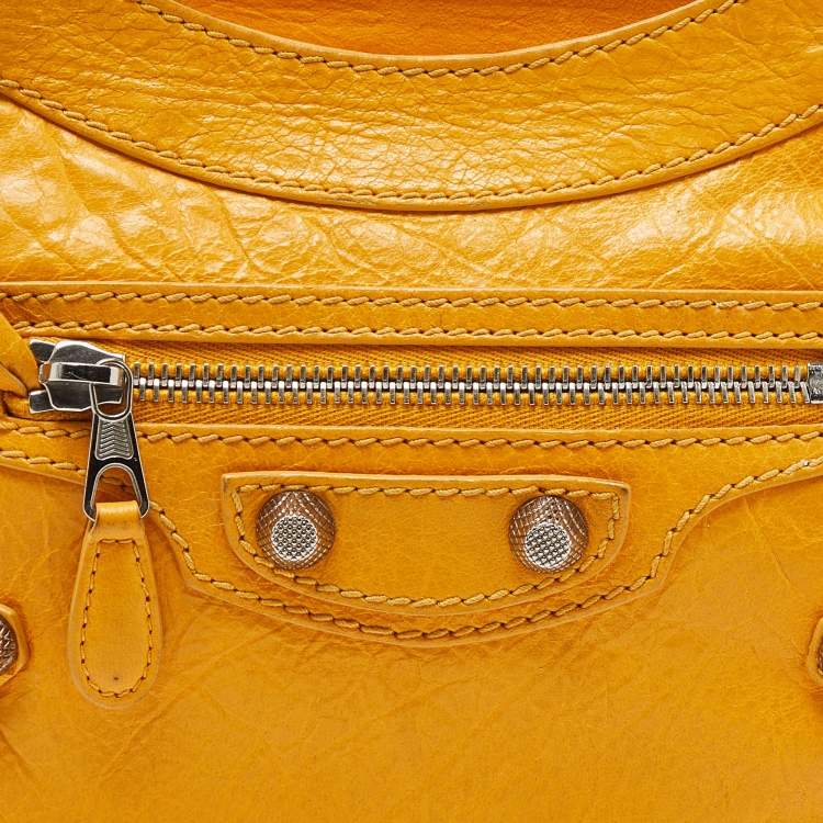 Pre Owned Balenciaga Cumin Leather Classic Hip Crossbody Bag