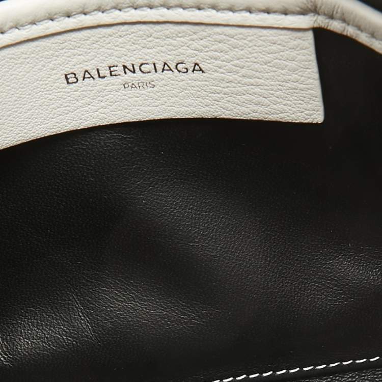 Pre Owned Balenciaga White Leather Zip Pouch