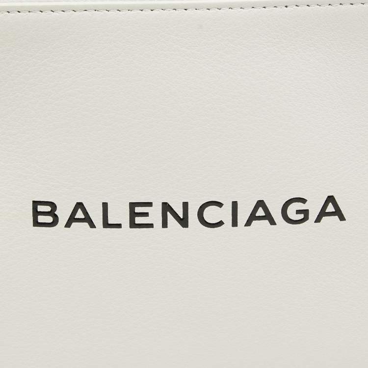 Pre Owned Balenciaga White Leather Zip Pouch