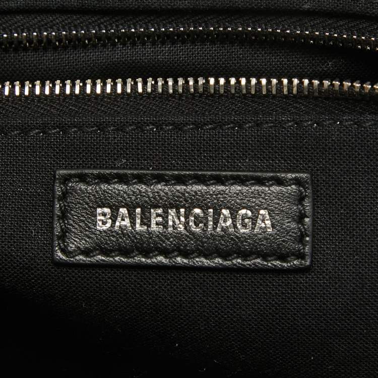 مملوكة مسبقًا Balenciaga White Croc Embossed Leather Cloud Clutch Bag