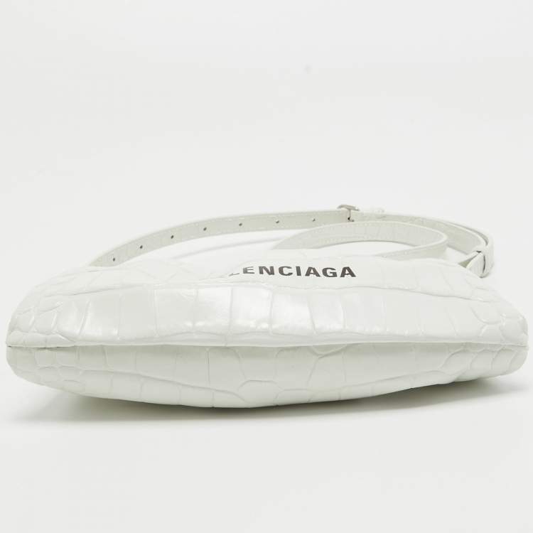 مملوكة مسبقًا Balenciaga White Croc Embossed Leather Cloud Clutch Bag
