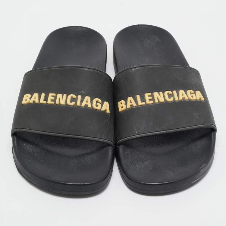 مملوكة مسبقًا Balenciaga Black Rubber Embossed Logo Pool Slides Size 41