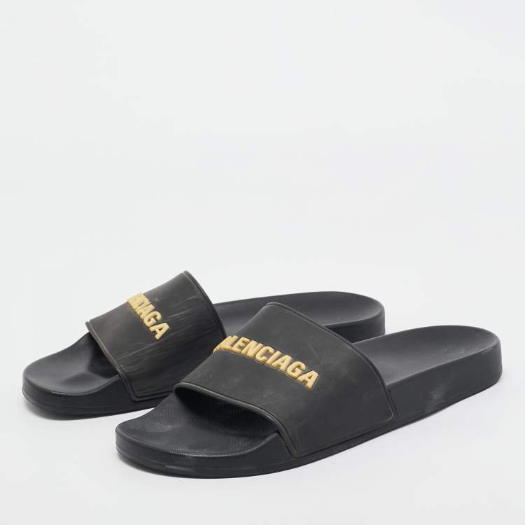 مملوكة مسبقًا Balenciaga Black Rubber Embossed Logo Pool Slides Size 41