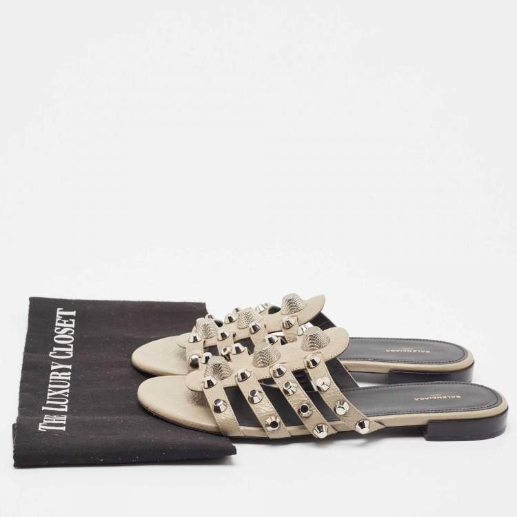 مملوكة مسبقًا Balenciaga Grey Leather Arena Studded Arena Flat Slides Size 40