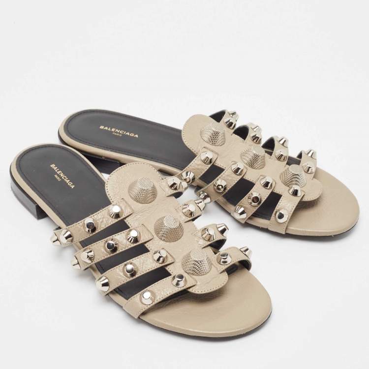 مملوكة مسبقًا Balenciaga Grey Leather Arena Studded Arena Flat Slides Size 40