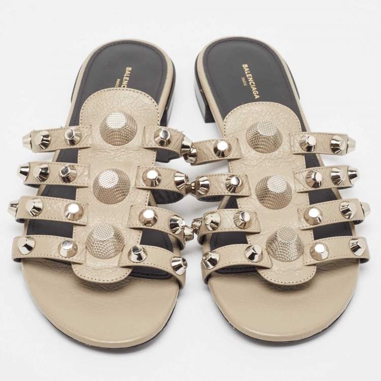 مملوكة مسبقًا Balenciaga Grey Leather Arena Studded Arena Flat Slides Size 40