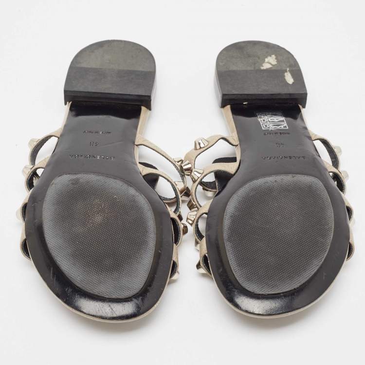 مملوكة مسبقًا Balenciaga Grey Leather Arena Studded Arena Flat Slides Size 40