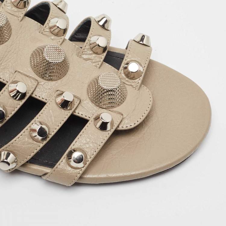 مملوكة مسبقًا Balenciaga Grey Leather Arena Studded Arena Flat Slides Size 40