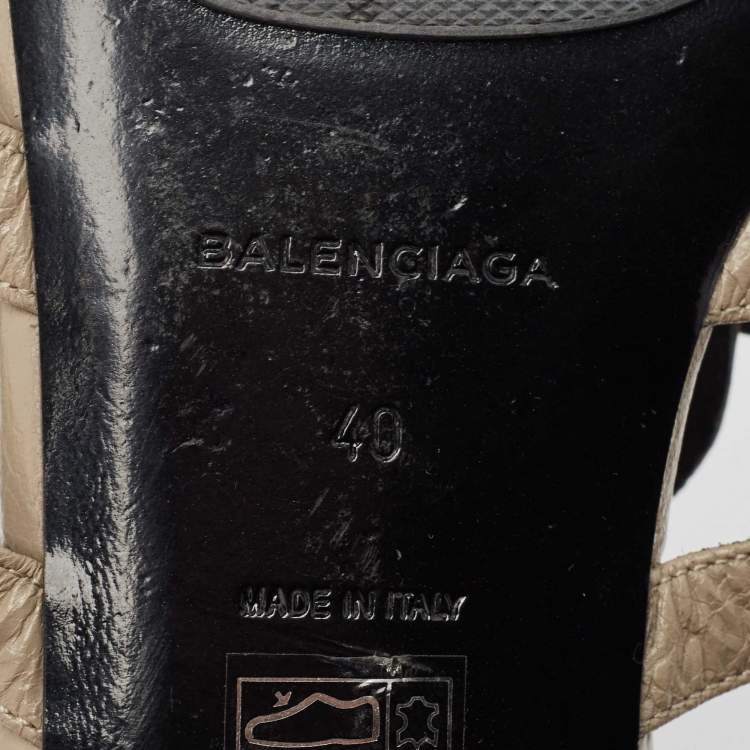 مملوكة مسبقًا Balenciaga Grey Leather Arena Studded Arena Flat Slides Size 40