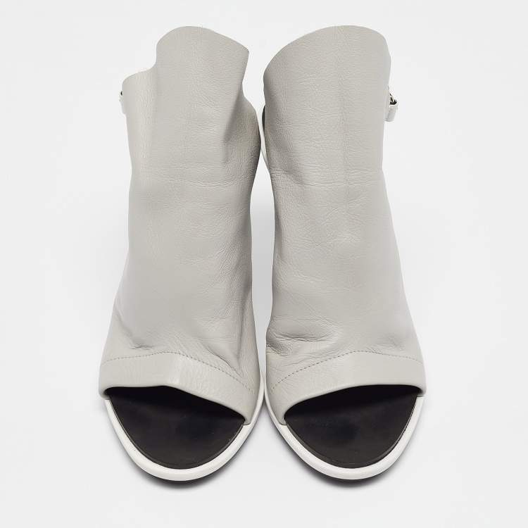 Pre Owned Balenciaga Grey/White Leather Glove Ankle Strap Sandals Size 40