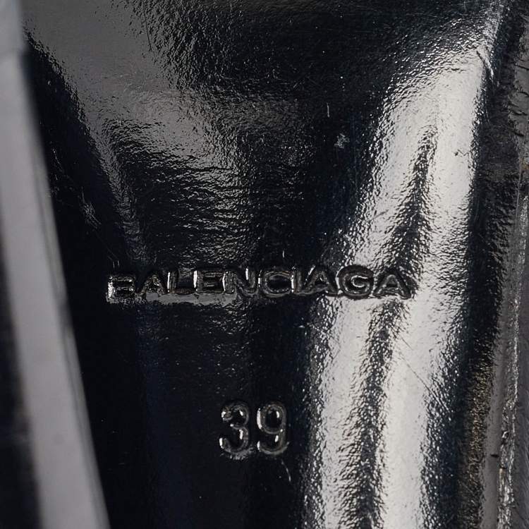 مملوكة مسبقًا Balenciaga Black Leather Buckle Detail Ankle Strap Sandals Size 39