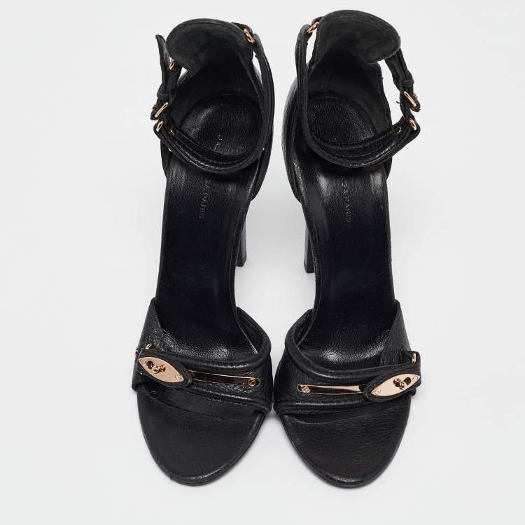 مملوكة مسبقًا Balenciaga Black Leather Buckle Detail Ankle Strap Sandals Size 39