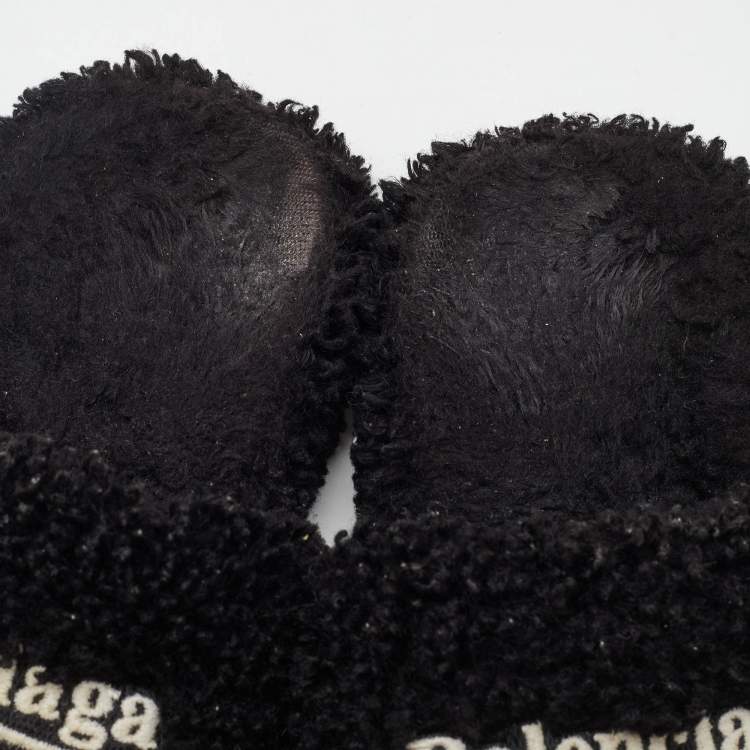 مملوكة مسبقًا Balenciaga Black Shearling Fur Flat Sandals Size 38