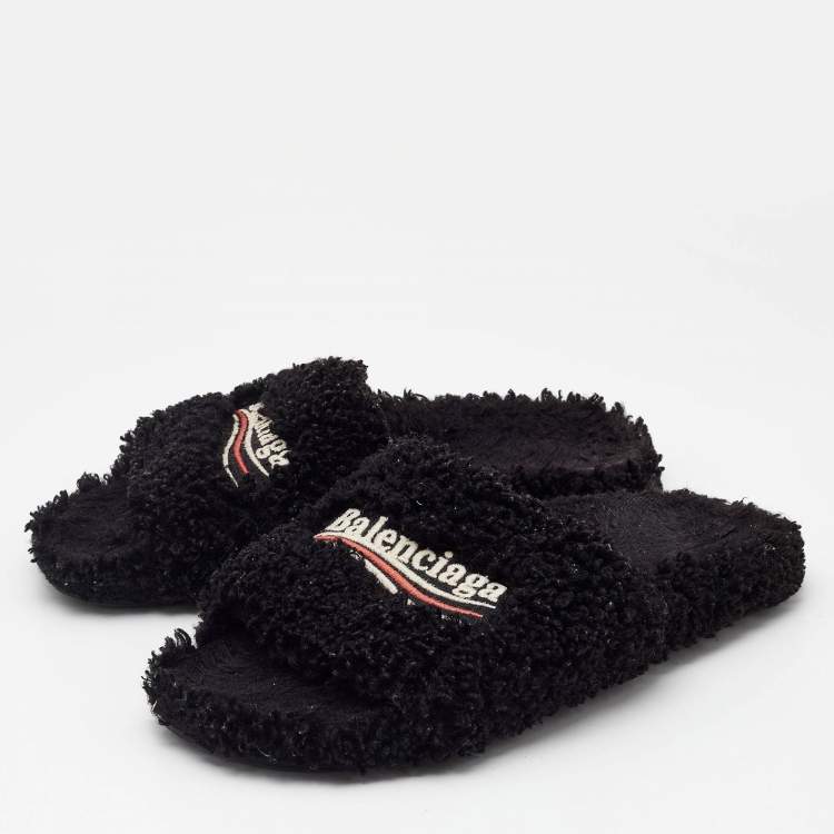 مملوكة مسبقًا Balenciaga Black Shearling Fur Flat Sandals Size 38
