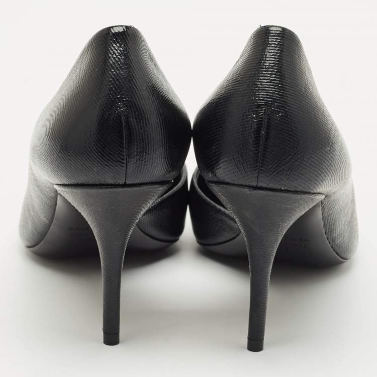 مملوكة مسبقًا Balenciaga Black Coated Fabric BB Knife Pumps Size 41