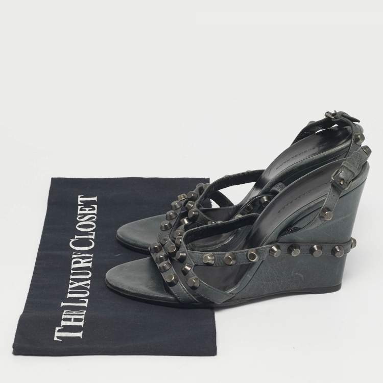 مملوكة مسبقًا Balenciaga Green Leather Arena Studded Strappy Wedge Sandals Size 39