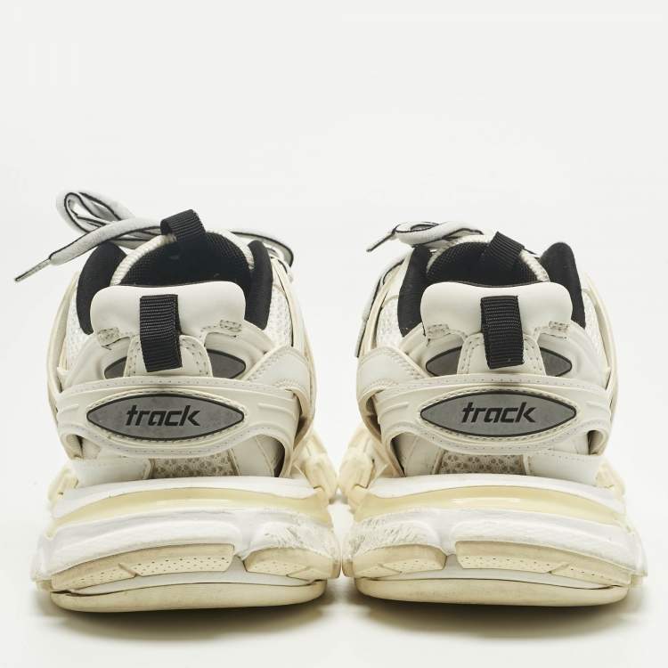 Pre Owned حذاء رياضي بالتسياغا تراكا رباط شبك وجلد أبيض مقاس 37