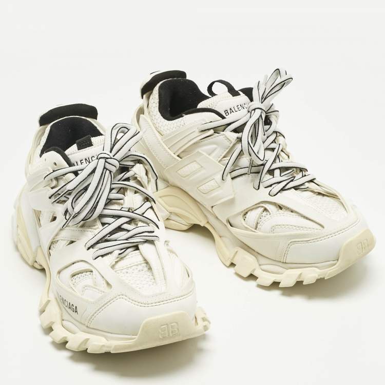 Pre Owned حذاء رياضي بالتسياغا تراكا رباط شبك وجلد أبيض مقاس 37