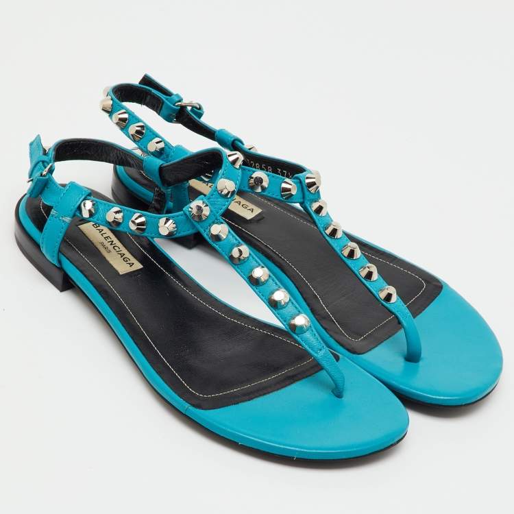مملوكة مسبقًا Balenciaga Blue Leather Arena Studded T-Strap Flat Sandals Size 37.5