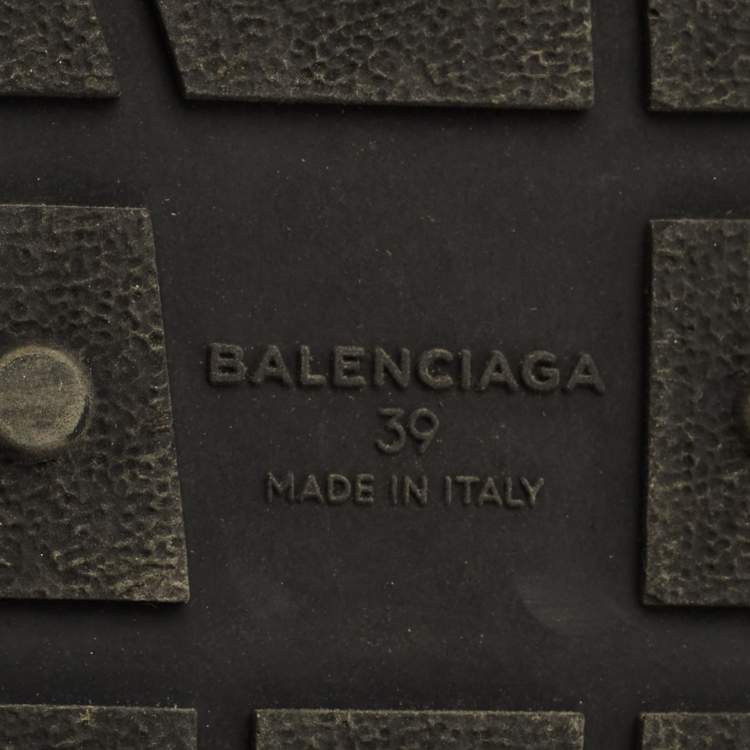 Pre Owned Balenciaga Race Runner Size 39 Silver/Grey Leather and Mesh Low Top Sneakers