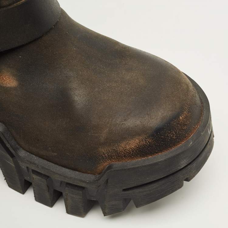 مملوكة مسبقًا Balenciaga Bulldozer Size 39 Brown Leather Harness Boots