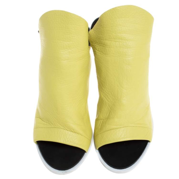 Pre Owned Balenciaga Lime Leather Glove Peep Toe Sandals Size 37