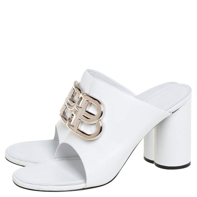 Pre Owned Balenciaga White Leather Oval Logo Slide Sandals Size 38