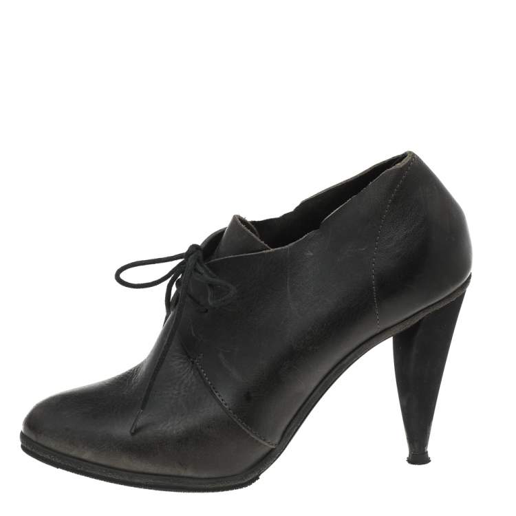 Pre Owned Balenciaga Black Leather Pointed Toe Lace Up  Ankle Boots Size 39