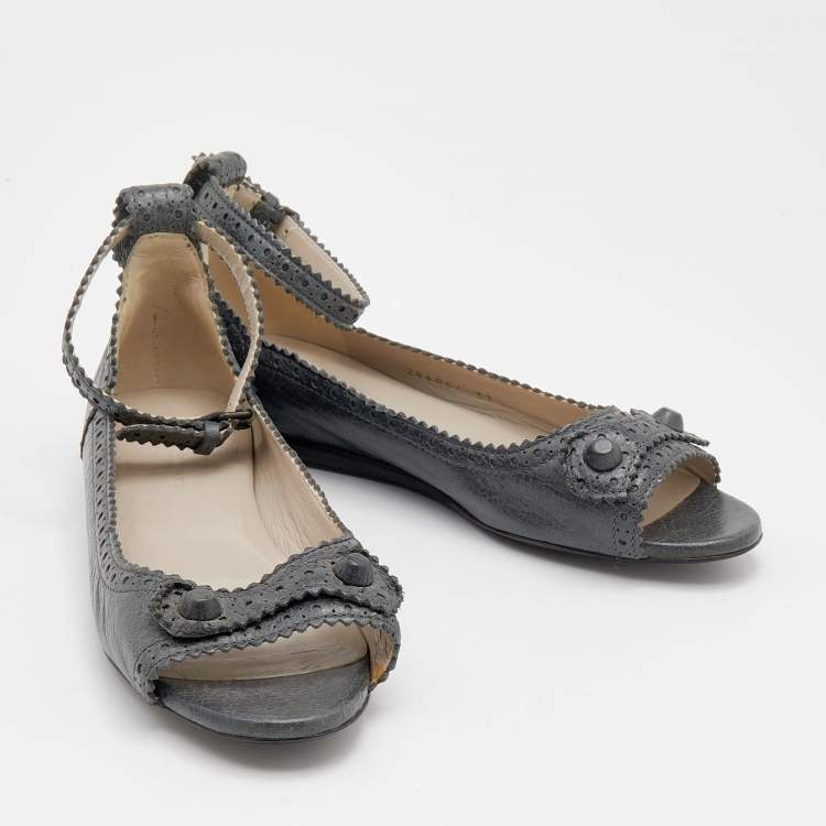 مملوكة مسبقًا Balenciaga Grey Leather Ankle Strap Ballerina Flats Size 37