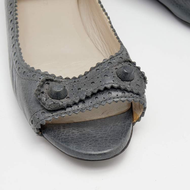 مملوكة مسبقًا Balenciaga Grey Leather Ankle Strap Ballerina Flats Size 37
