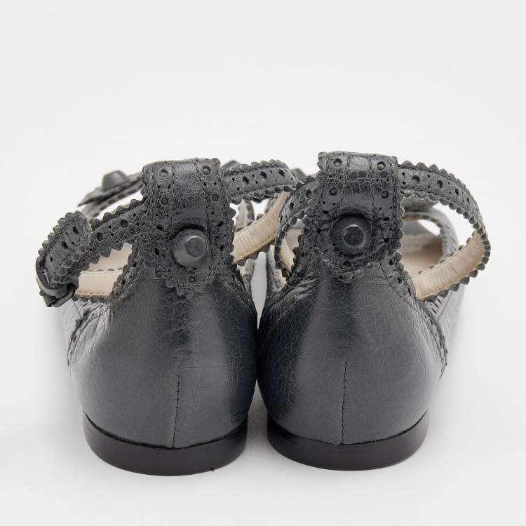 مملوكة مسبقًا Balenciaga Grey Leather Ankle Strap Ballerina Flats Size 37