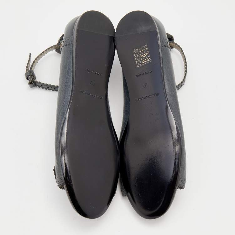 مملوكة مسبقًا Balenciaga Grey Leather Ankle Strap Ballerina Flats Size 37