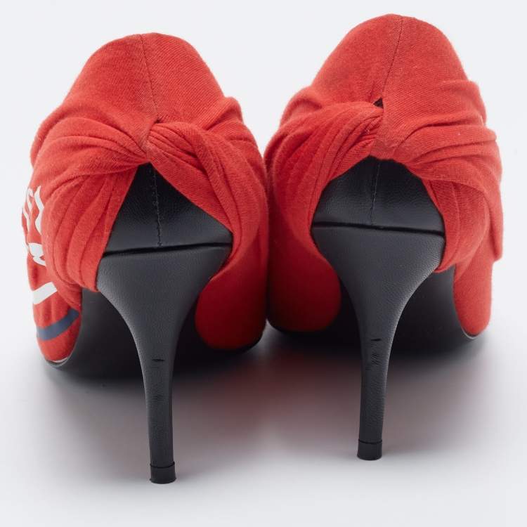 مملوكة مسبقًا Balenciaga Red Fabric And Leather Knife Logo Pointed Toe Pumps Size 38