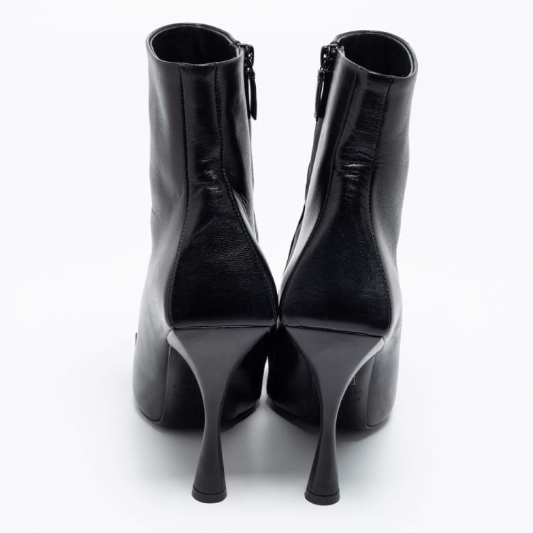 Pre Owned Balenciaga Black Leather BB Ankle Boots Size 38.5