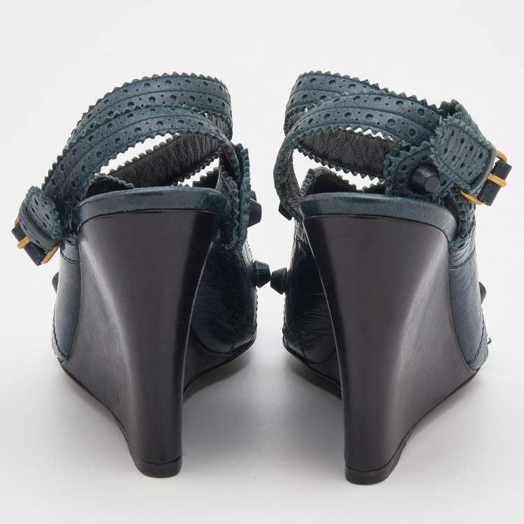 مملوكة مسبقًا Balenciaga Green Leather Brogues Wedge Sandals Size 38.5
