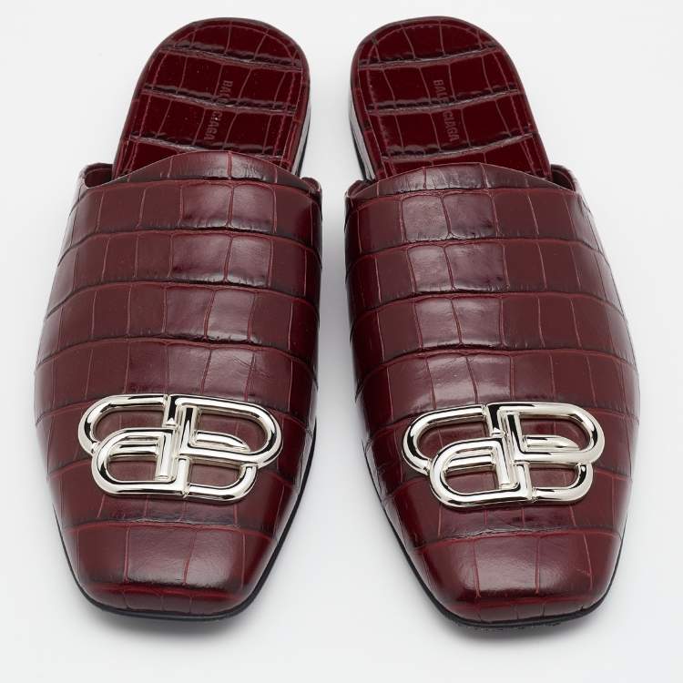 Pre Owned Balenciaga Burgundy Croc Embossed Leather Cosy BB Mule Size 39