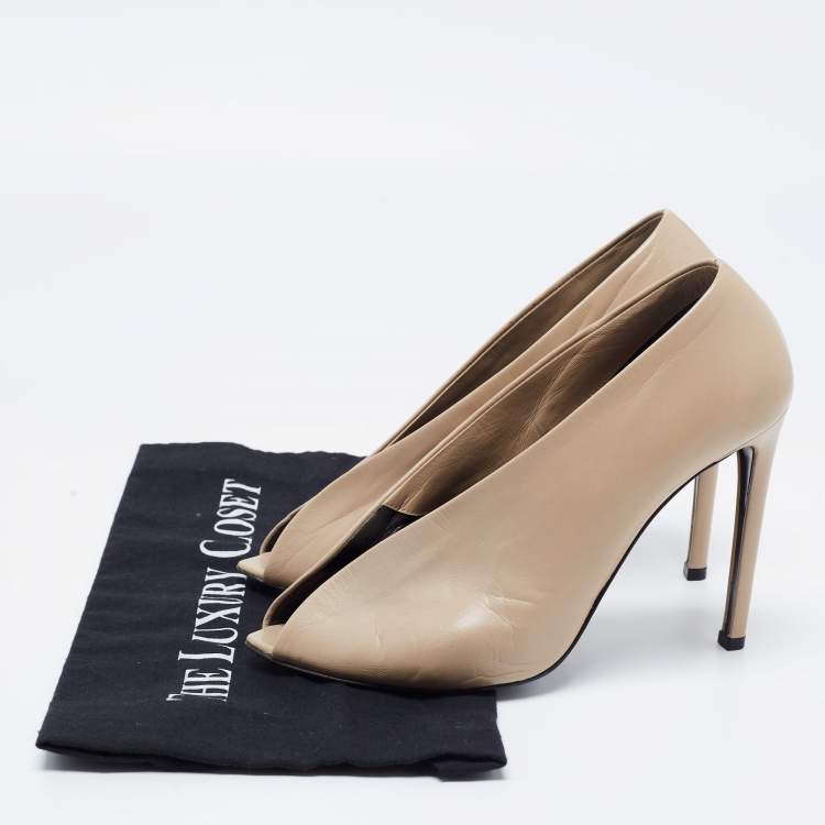 مملوكة مسبقًا Balenciaga Beige Leather Split Vamp Booties Size 37