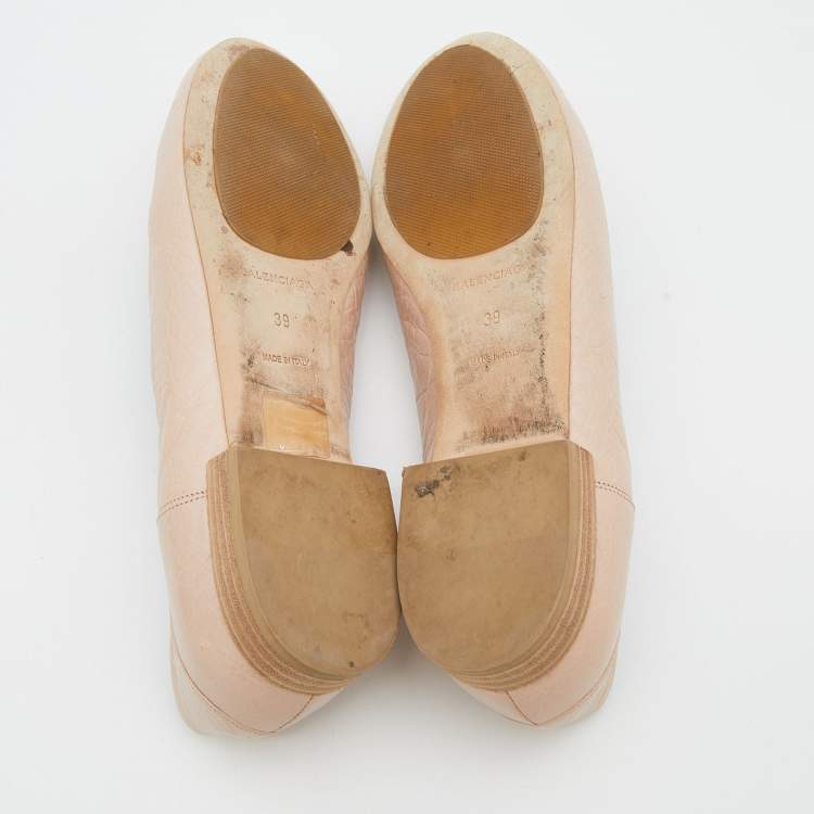 Pre Owned Balenciaga Peach Distressed Leather Stud Ballet Flats Size 39